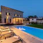 Hizina Veleniki Villa *