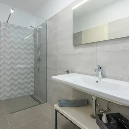 Hizina Veleniki Villa Porec