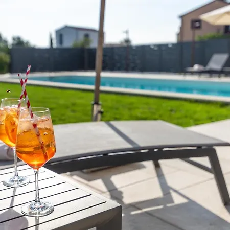 Hizina Veleniki 빌라 *