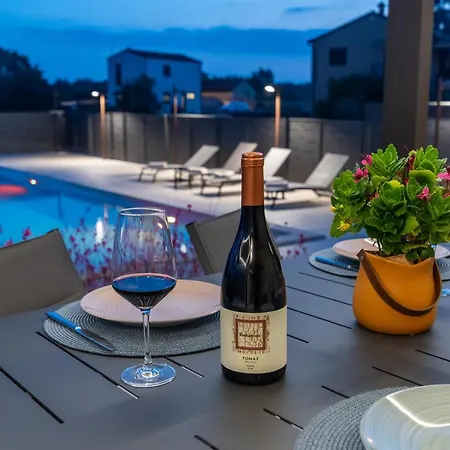 Hizina Veleniki 빌라